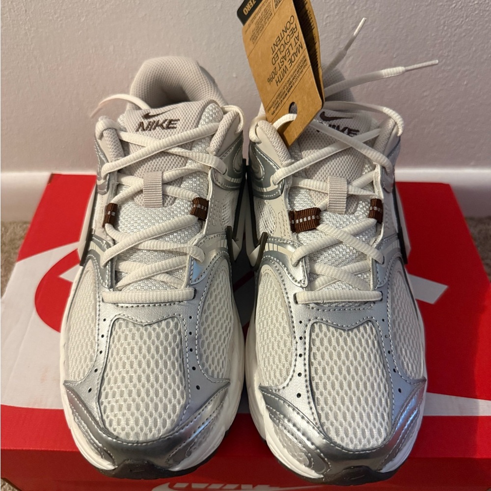Nike V5 Runner White and Silver and Brown Athletic Shoes - Picture 2 of 7
